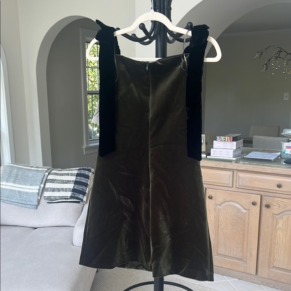 Elegant Black Velvet Dress - Picture 3 of 3